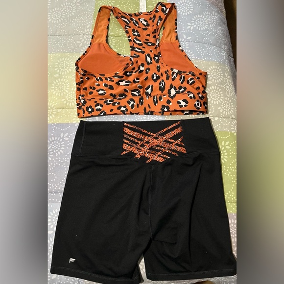 Fabletics workout set - Picture 2 of 6